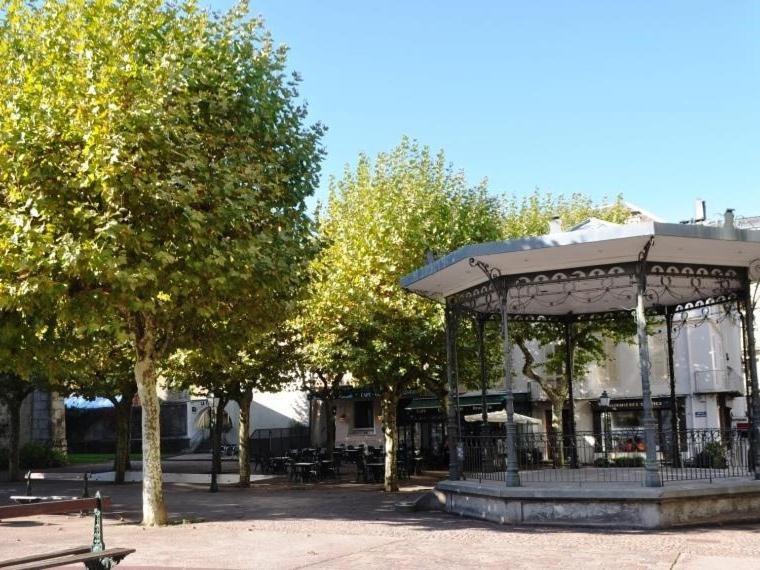 SEJOURAIXLESBAINS - Appartements Confidence hyper centre calme Aix-les-Bains Chambre photo