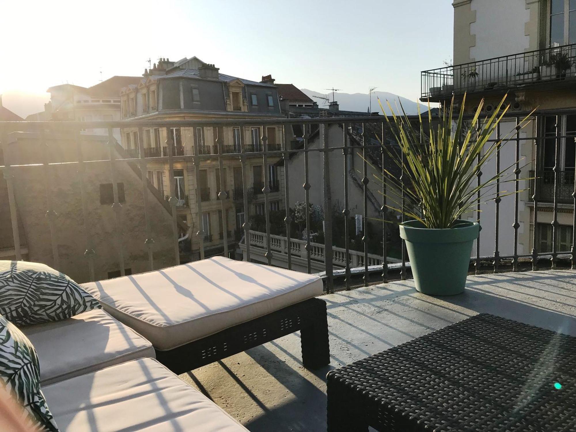 SEJOURAIXLESBAINS - Appartements Confidence hyper centre calme Aix-les-Bains Chambre photo