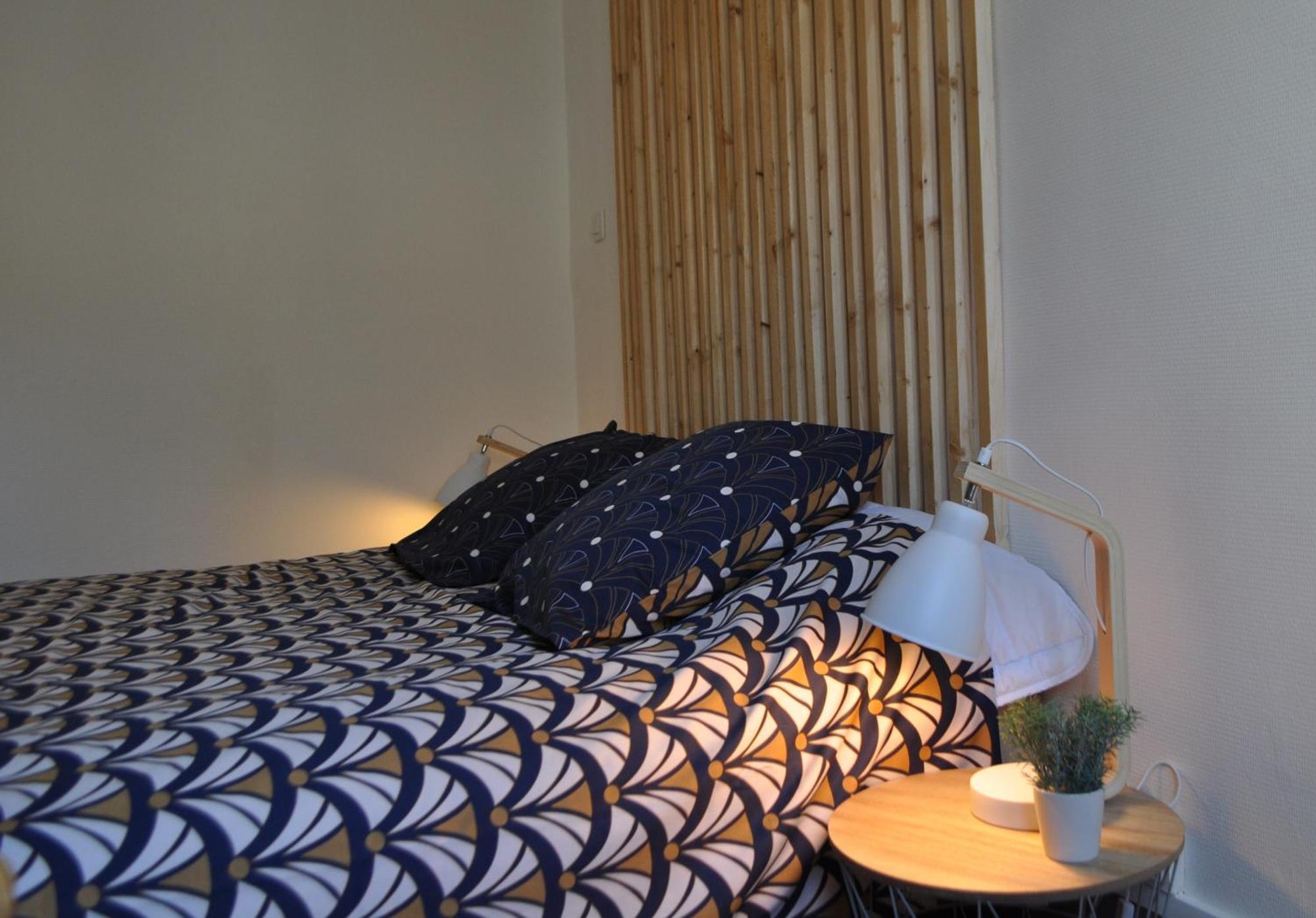 SEJOURAIXLESBAINS - Appartements Confidence hyper centre calme Aix-les-Bains Chambre photo