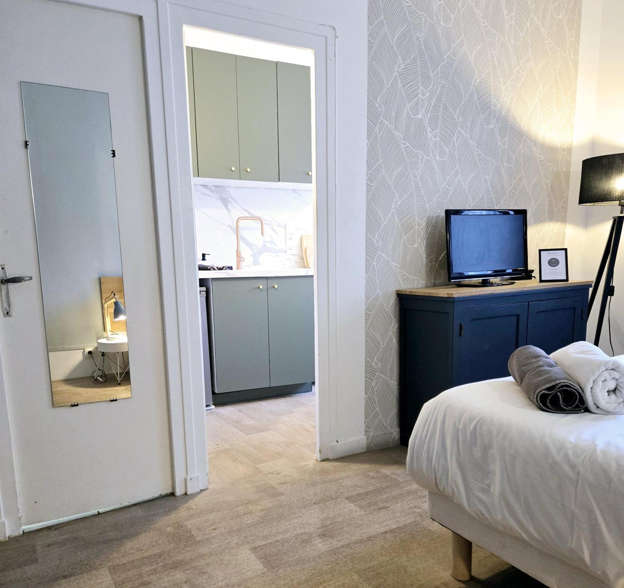 SEJOURAIXLESBAINS - Appartements Confidence hyper centre calme Aix-les-Bains Chambre photo