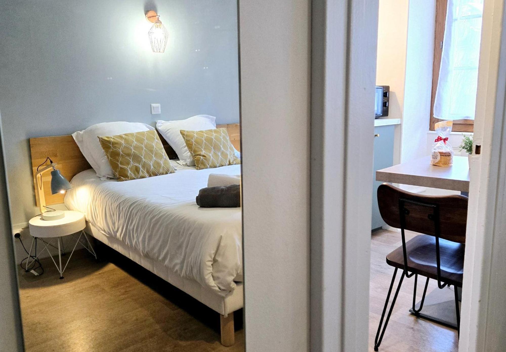SEJOURAIXLESBAINS - Appartements Confidence hyper centre calme Aix-les-Bains Chambre photo