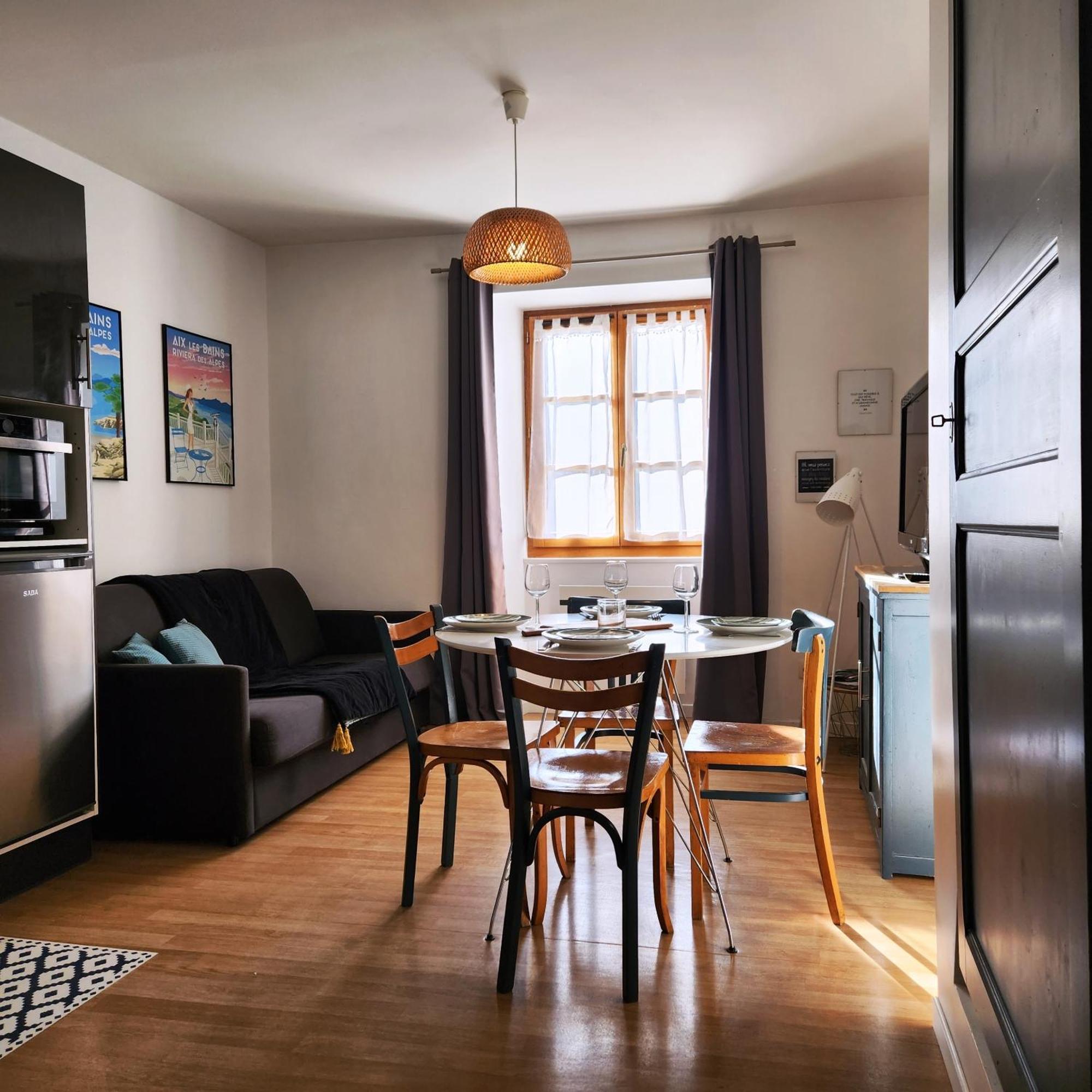 SEJOURAIXLESBAINS - Appartements Confidence hyper centre calme Aix-les-Bains Chambre photo