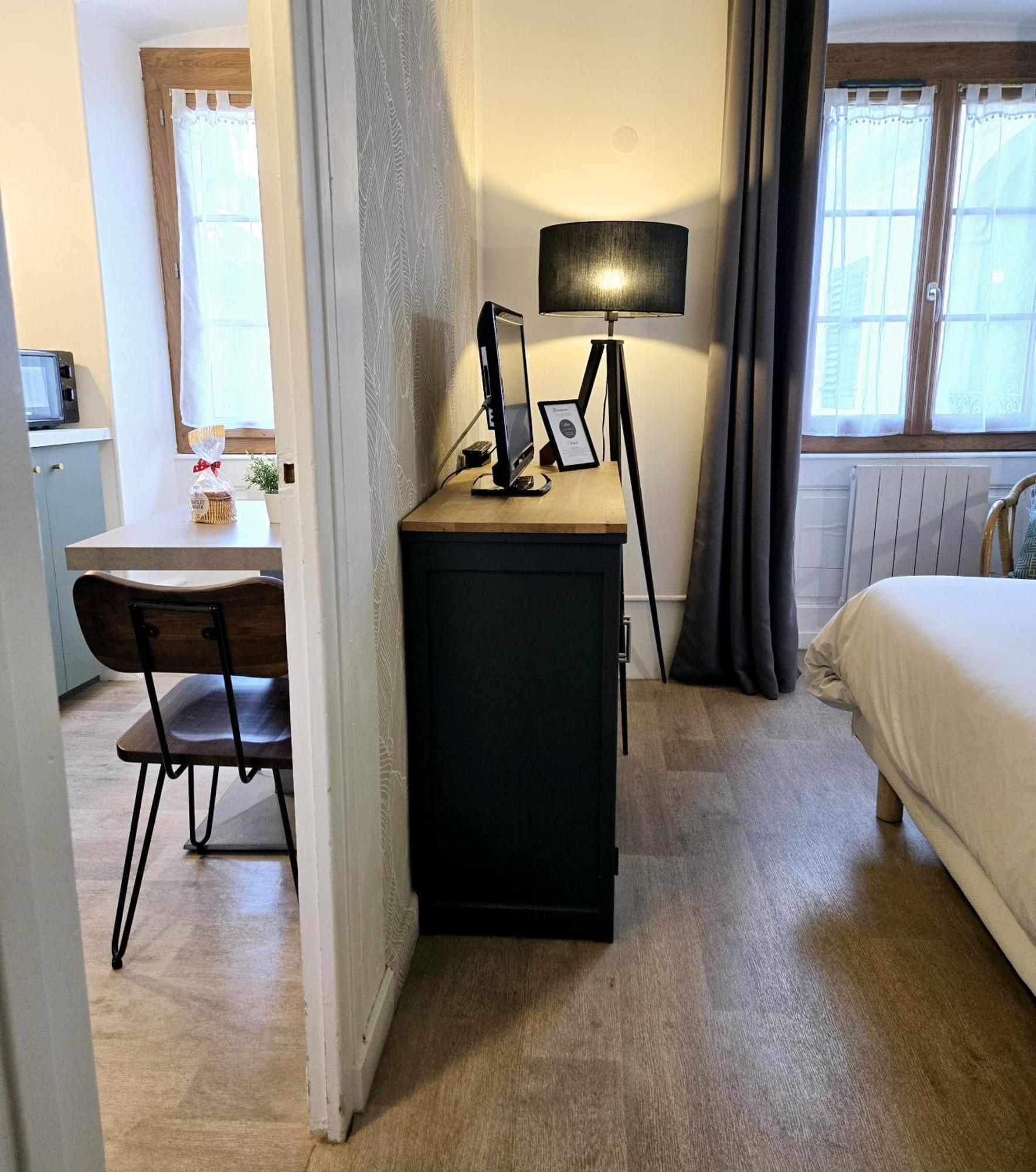 SEJOURAIXLESBAINS - Appartements Confidence hyper centre calme Aix-les-Bains Chambre photo