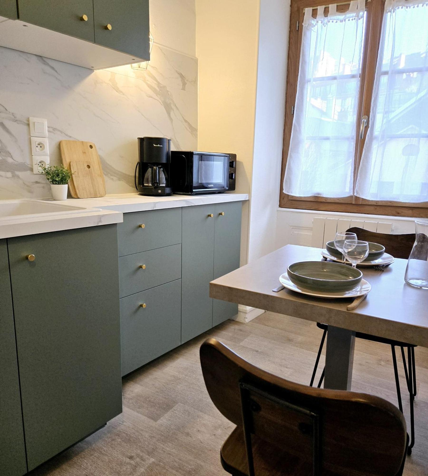 SEJOURAIXLESBAINS - Appartements Confidence hyper centre calme Aix-les-Bains Chambre photo