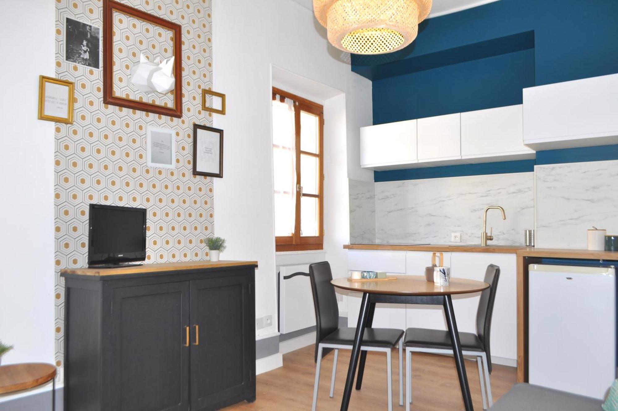 SEJOURAIXLESBAINS - Appartements Confidence hyper centre calme Aix-les-Bains Chambre photo