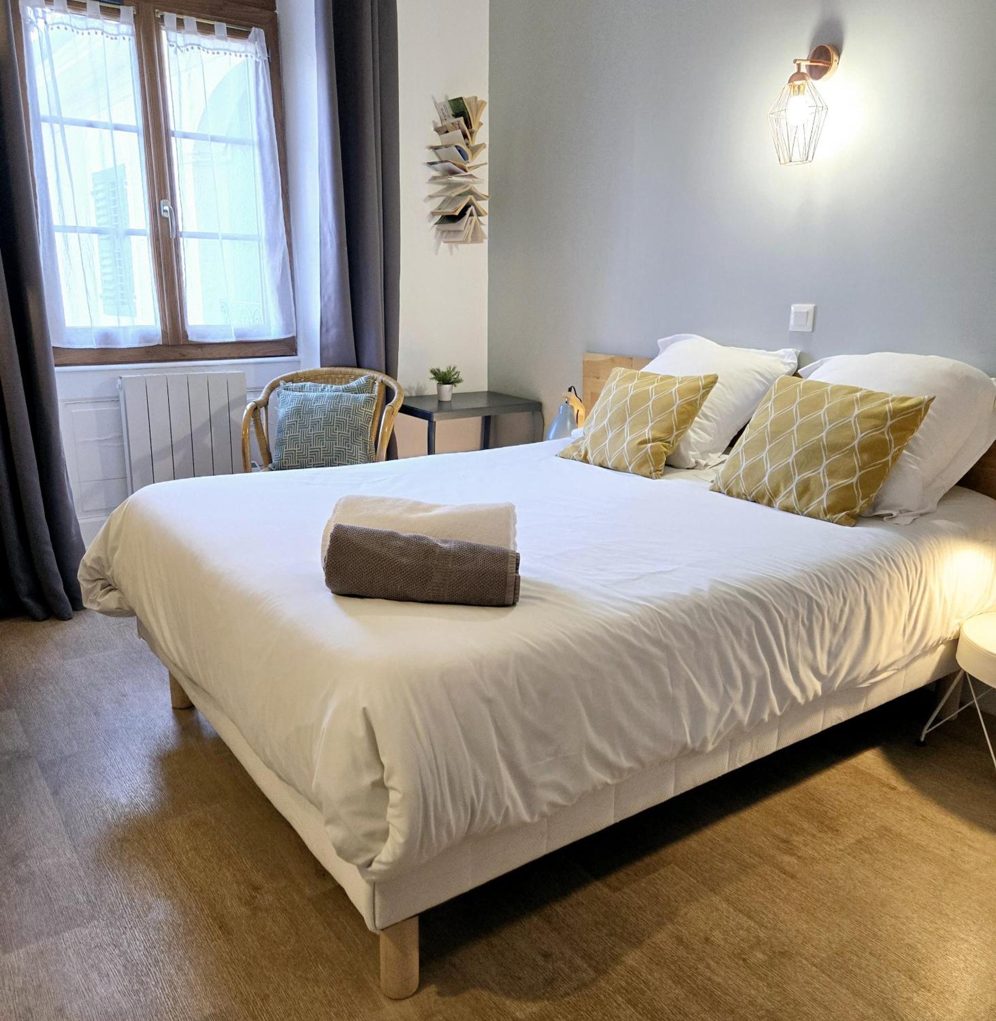SEJOURAIXLESBAINS - Appartements Confidence hyper centre calme Aix-les-Bains Chambre photo