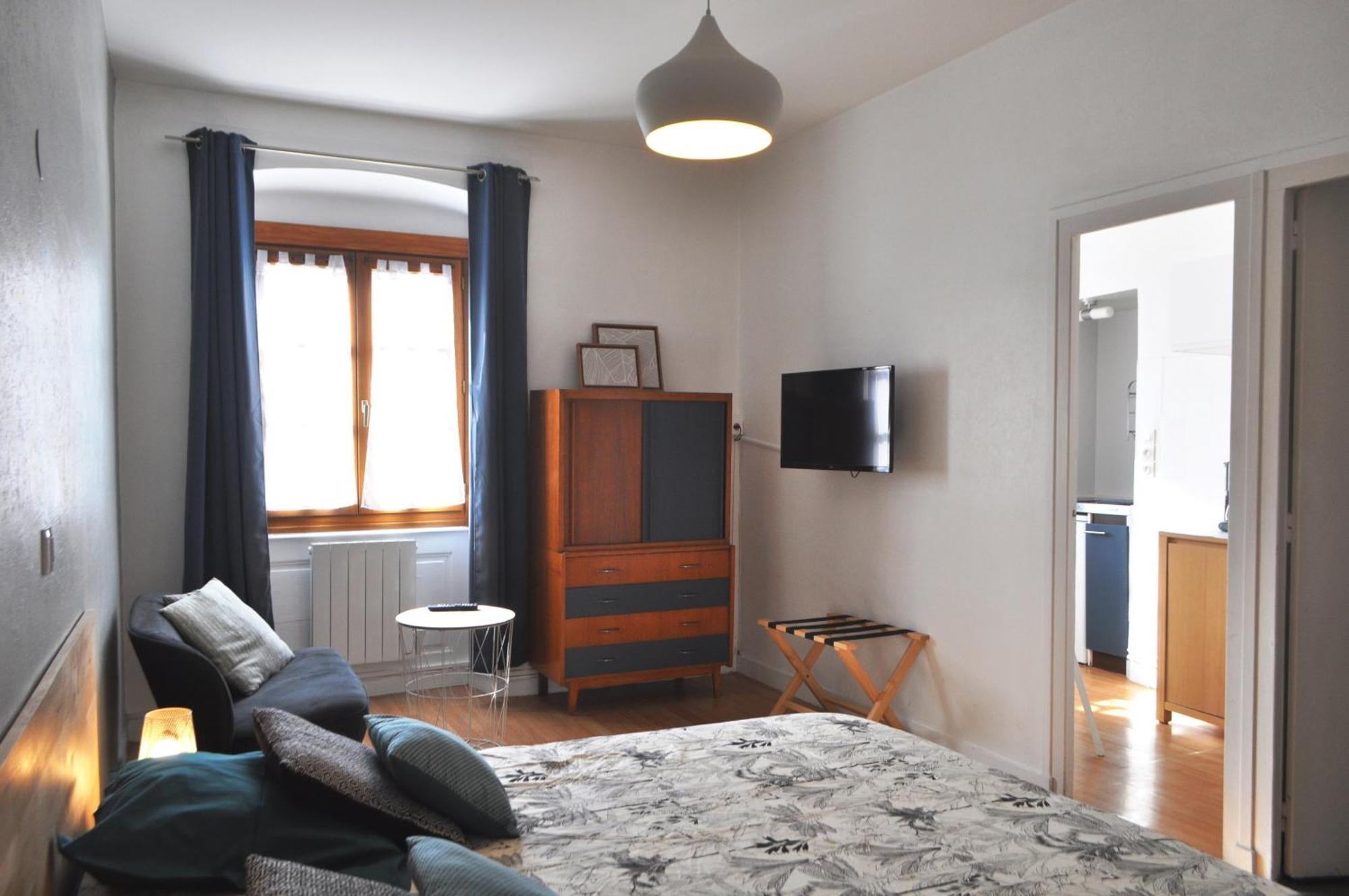 SEJOURAIXLESBAINS - Appartements Confidence hyper centre calme Aix-les-Bains Chambre photo
